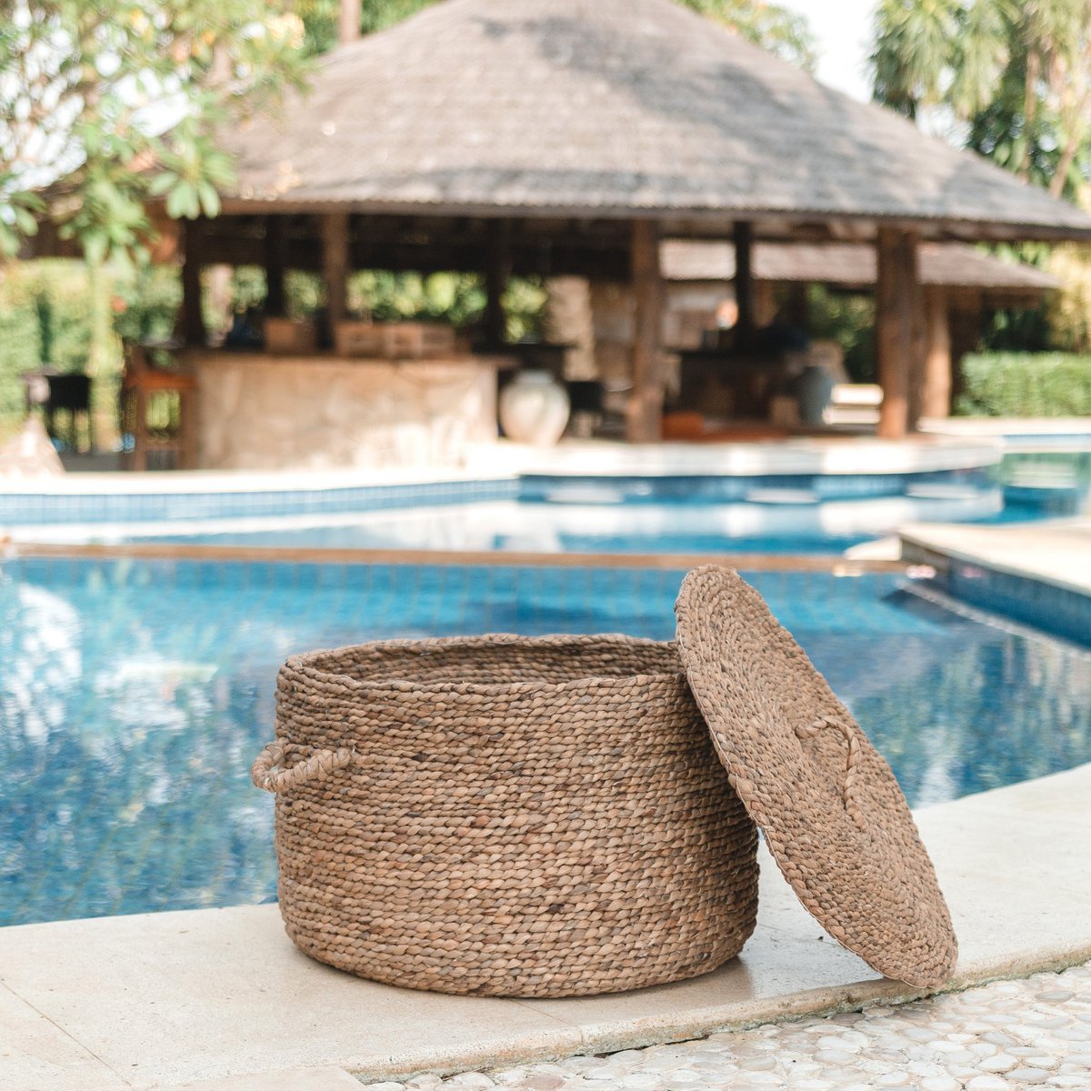 Large Laundry Basket with Lid UMBUL made from Brown Water Hyacinth | Woven Hamper Basket