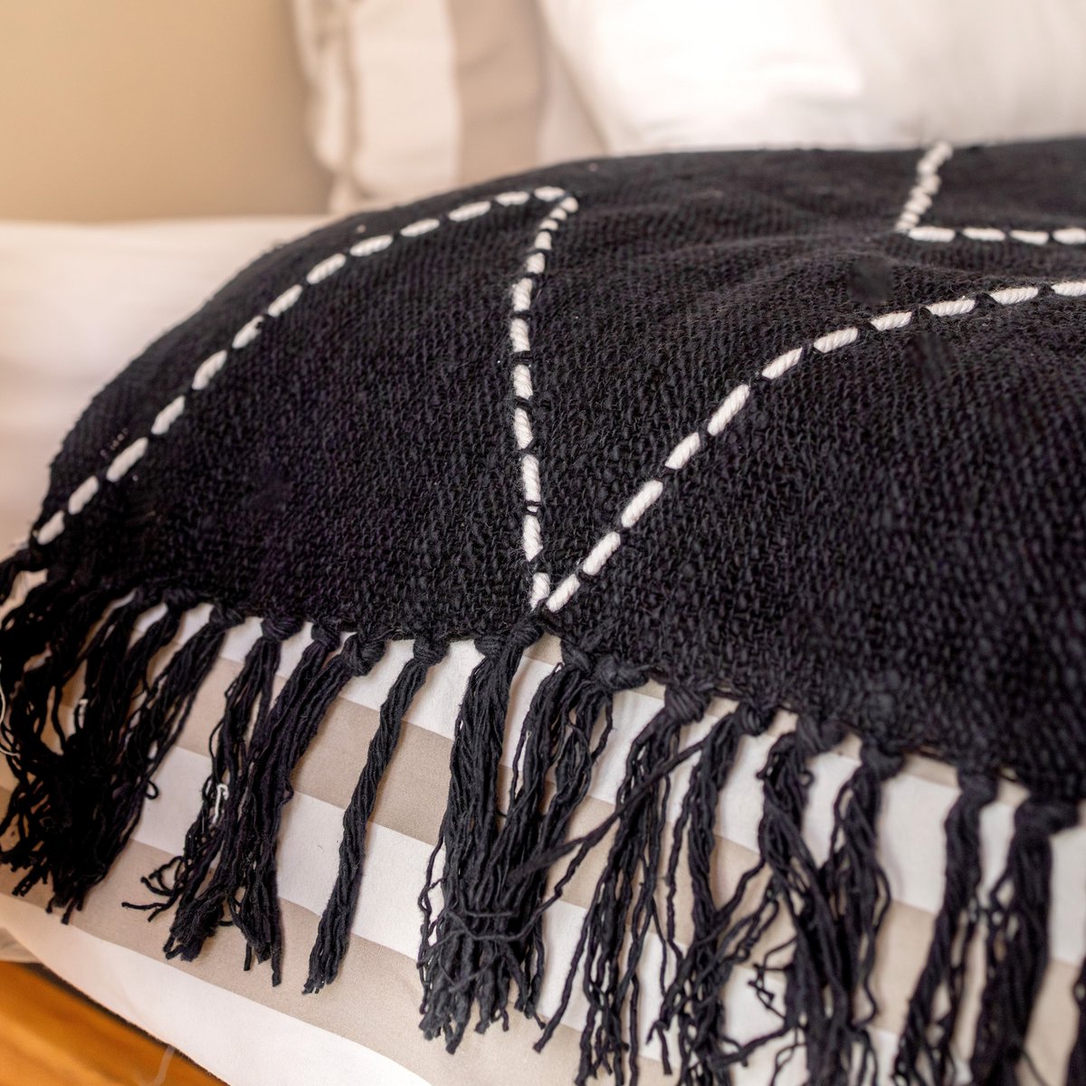 Boho Blanket Black Handwoven Cotton Blanket 140x200 cm LINGGAH Handwoven from Cotton