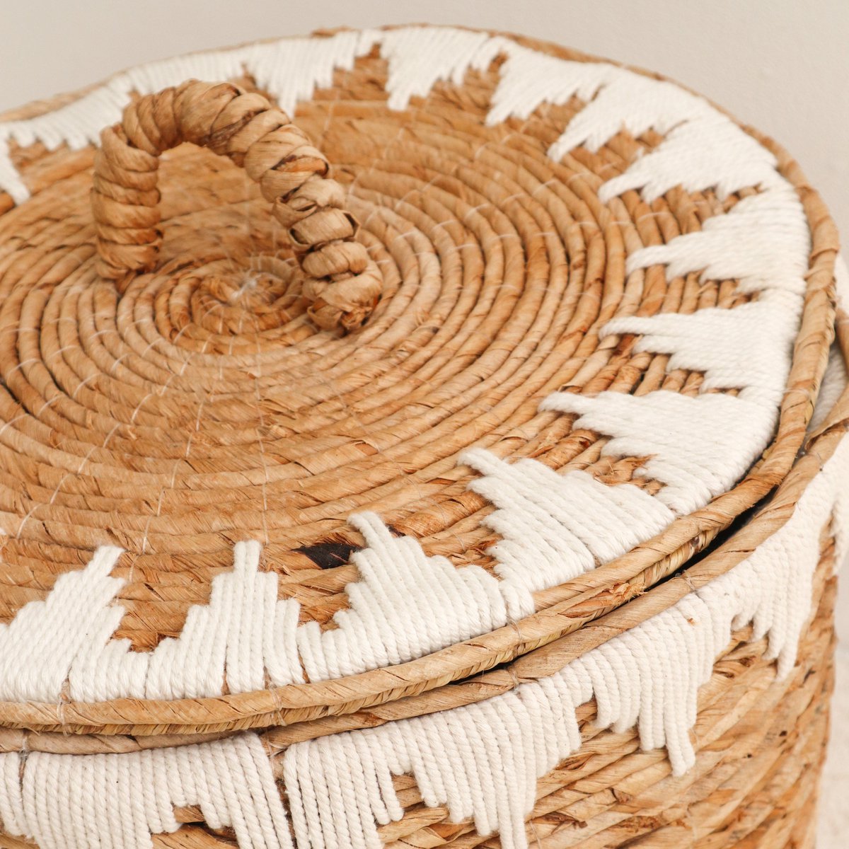 Laundry Basket with Lid Handwoven from Banana Fibre EMPAT Large Decorative Hamper Basket with white Cotton Macrame (2 sizes)